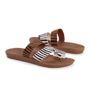 NWT Muk Luks Brown & White Zebra About Fun Sandals Womens Size 8